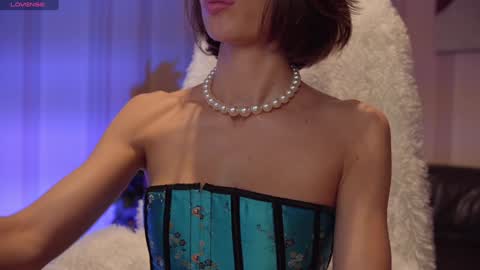 Snapshot of danielle_thomas chatting on 12, 1, 2025 Danielle online show from 12, 1, 2025