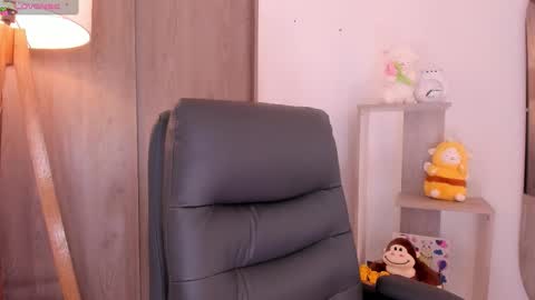 Danielle Rose online show from 10, 10, 2025