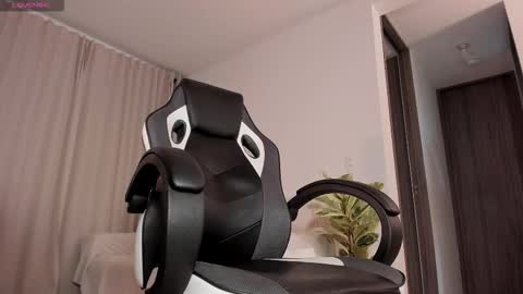 Masked online show from 6, 11, 2025