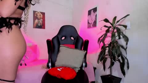 Snapshot of danii_jimenez chatting on 2, 10, 2025 Daniela online show from 2, 10, 2025