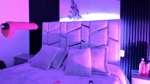 Dani Phonenix online show from 28, 12, 2024