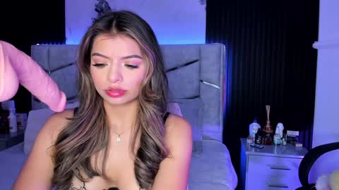 Dani Phonenix online show from 8, 2, 2025