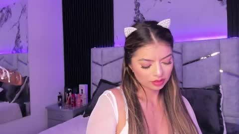Dani Phonenix online show from 6, 3, 2025