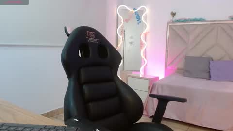 Danivilix Tay online show from 7, 10, 2025