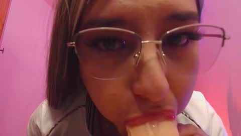 Snapshot of danmsel chatting on 14, 10, 2025 Pau online show from 14, 10, 2025