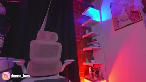 Danna Lovs online show from 28, 10, 2025