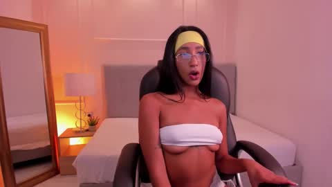 Snapshot of danna_palmeth chatting on 23, 10, 2025 danna_palmeth online show from 23, 10, 2025