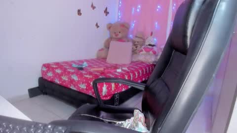 Danna Sofia jeins online show from 8, 1, 2026