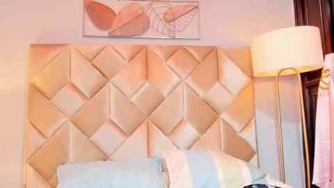 danniakross online show from 1, 10, 2025