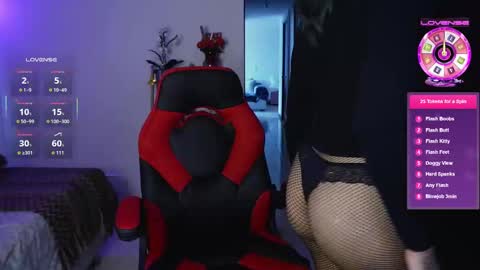 Snapshot of dannielle_ chatting on 12, 10, 2025 online show from 12, 10, 2025