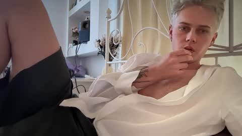 Snapshot of danny_love01 chatting on 18, 10, 2025 danny online show from 18, 10, 2025