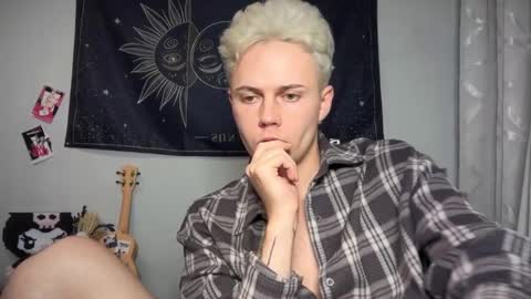 Snapshot of danny_love01 chatting on 19, 10, 2025 danny online show from 19, 10, 2025