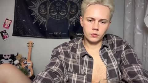 Snapshot of danny_love01 chatting on 24, 10, 2025 danny online show from 24, 10, 2025