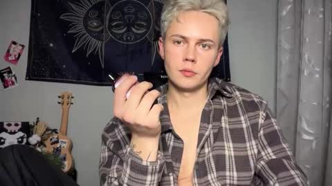 Snapshot of danny_love01 chatting on 27, 10, 2025 danny online show from 27, 10, 2025