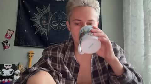 Snapshot of danny_love01 chatting on 3, 11, 2025 danny online show from 3, 11, 2025