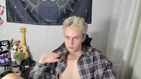 Snapshot of danny_love01 chatting on 9, 11, 2025 danny online show from 9, 11, 2025