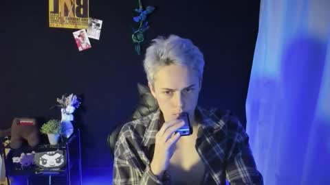 Snapshot of danny_love01 chatting on 14, 11, 2025 danny online show from 14, 11, 2025