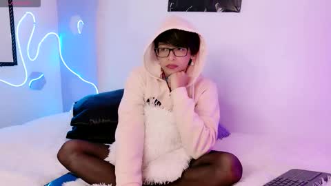 Snapshot of dannyhot__ chatting on 9, 11, 2025 Danny online show from 9, 11, 2025