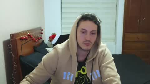 Snapshot of danruiz33 chatting on 23, 11, 2025 Dan online show from 23, 11, 2025