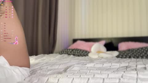 Snapshot of danteetbeatrix chatting on 17, 10, 2025 DanteetBeatrix online show from 17, 10, 2025