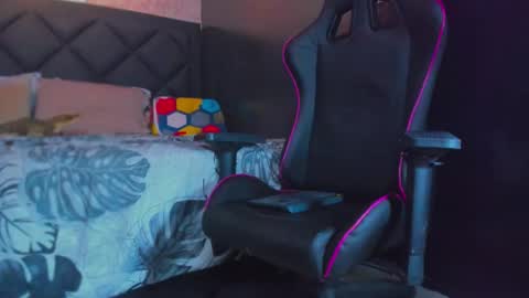 Snapshot of dany_dryy chatting on 2, 12, 2025 Dany online show from 2, 12, 2025