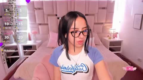 Snapshot of daphne_chers chatting on 3, 2, 2025 daphne_chers online show from 3, 2, 2025