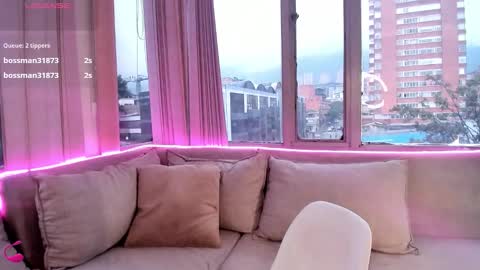 Snapshot of daphne_chers chatting on 22, 10, 2025 daphne_chers online show from 22, 10, 2025