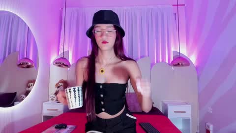 Daphne online show from 9, 1, 2025