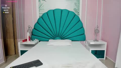 Daphne  online show from 4, 1, 2025