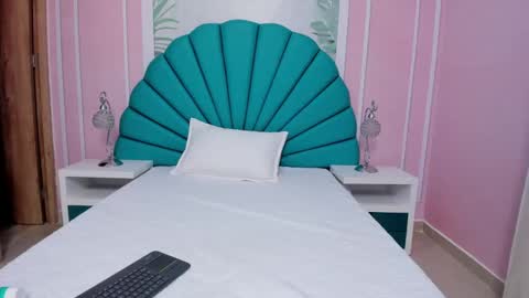 Daphne  online show from 22, 2, 2025