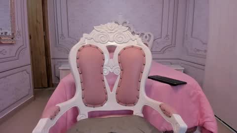 Daphne  online show from 9, 3, 2025