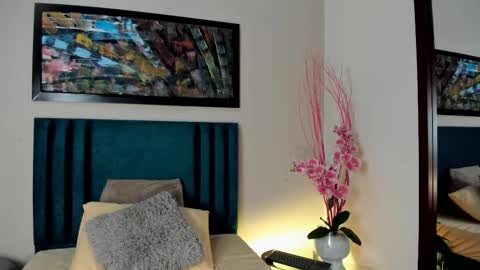 DAPHNE BEAUMONT online show from 26, 10, 2025