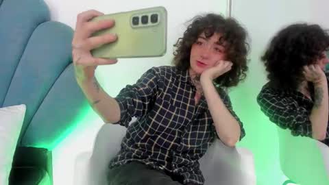 Snapshot of daphneblunt chatting on 28, 10, 2025 DaphneBlunt online show from 28, 10, 2025