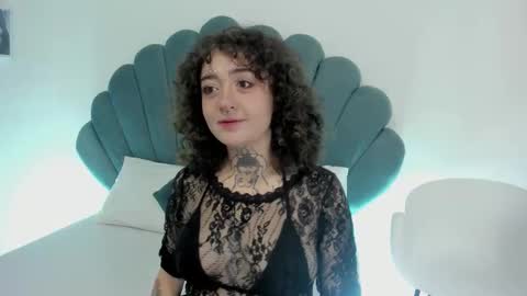 Snapshot of daphneblunt chatting on 6, 11, 2025 DaphneBlunt online show from 6, 11, 2025