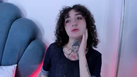 Snapshot of daphneblunt chatting on 12, 11, 2025 DaphneBlunt online show from 12, 11, 2025