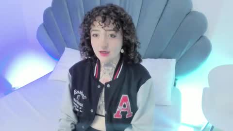 Snapshot of daphneblunt chatting on 1, 12, 2025 DaphneBlunt online show from 1, 12, 2025