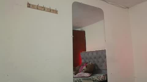 Snapshot of daphnepurple chatting on 31, 1, 2025 DAPHNE online show from 31, 1, 2025