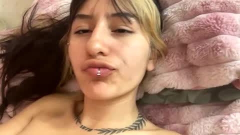 Snapshot of daphnepurple chatting on 22, 2, 2025 DAPHNE online show from 22, 2, 2025