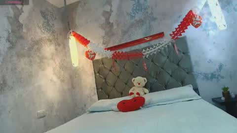 darcymoore_ online show from 19, 9, 2025