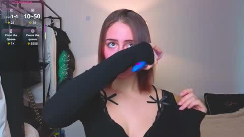 Snapshot of dark_project chatting on 19, 11, 2025 Emily online show from 19, 11, 2025