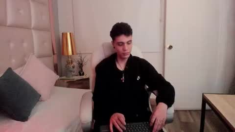 dark_sun333 online show from 19, 12, 2025