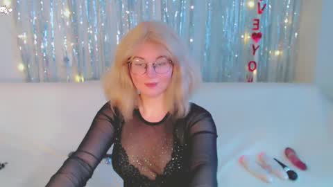 Kelly online show from 6, 3, 2025