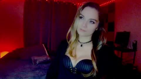 Snapshot of darkskullmistress chatting on 17, 9, 2025 roseredgoddess online show from 17, 9, 2025