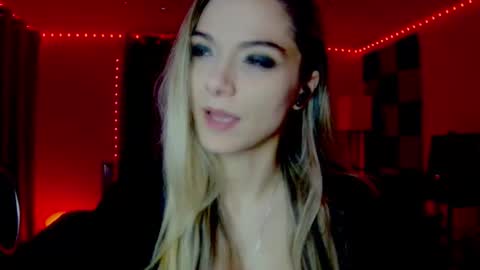 Snapshot of darkskullmistress chatting on 7, 11, 2025 roseredgoddess online show from 7, 11, 2025