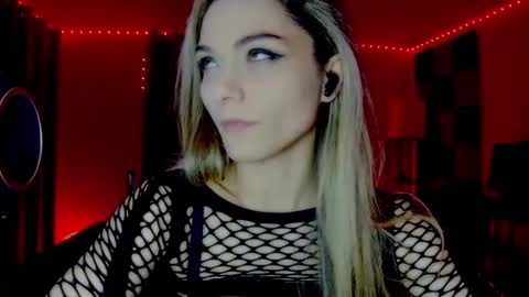 Snapshot of darkskullmistress chatting on 19, 11, 2025 roseredgoddess online show from 19, 11, 2025