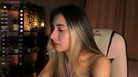 Snapshot of darlabelle chatting on 10, 10, 2025 Belle online show from 10, 10, 2025