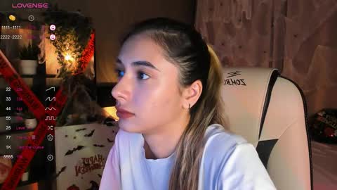 Snapshot of darlabelle chatting on 17, 10, 2025 Belle online show from 17, 10, 2025