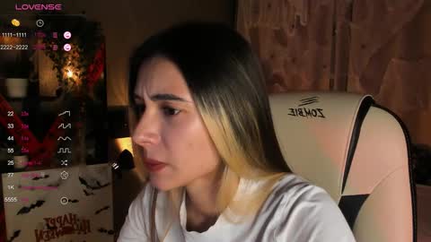 Snapshot of darlabelle chatting on 22, 10, 2025 Belle online show from 22, 10, 2025