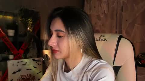 Snapshot of darlabelle chatting on 26, 10, 2025 Belle online show from 26, 10, 2025