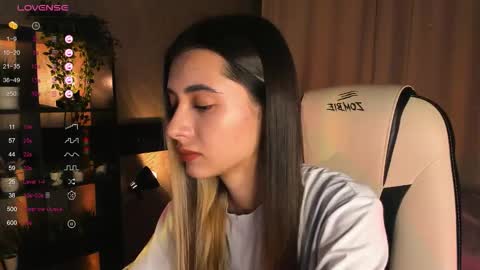 Snapshot of darlabelle chatting on 9, 11, 2025 Belle online show from 9, 11, 2025